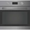 فرن كهربائي مدمج (بلت إن) من الاستانلس ستيل بتصميم عصري وشاشة تحكم ديجيتال لخبز وشواء الأطعمة.